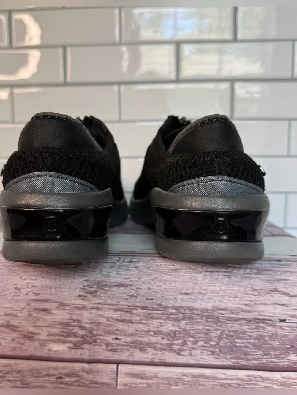 Bzees Womens Fancy ✨ Low Top Zipper Walking Shoes Size 6